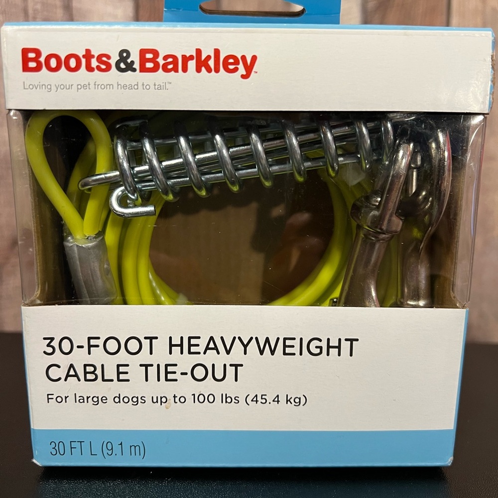 Dog tie out. Heavy weight up to 100 lbs. 30 ft